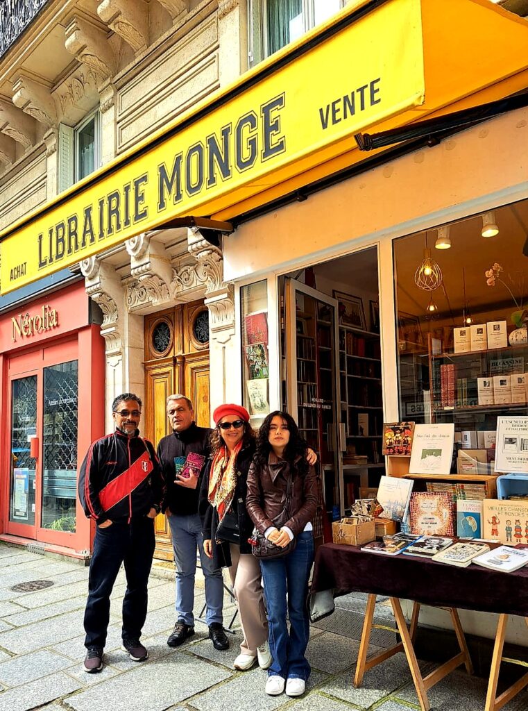 FAMILIA DE ESCRITORRES RICHARD MORRIS EN PARíS